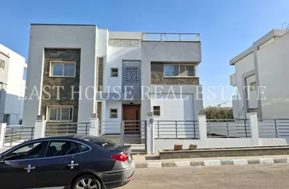 Villa - 5 Bedrooms - 5 Bathrooms for rent in El Koronfel - The 5th Settlement - New Cairo City - Cairo