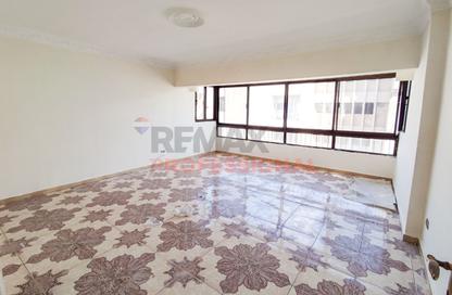 Apartment - 2 - 1 for sale in Garden City Smouha St. - Smouha - Hay Sharq - Alexandria