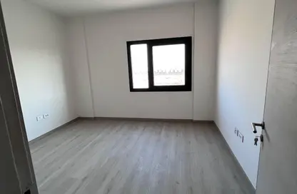 شقة - 3 غرف نوم - 3 حمامات للبيع في كمبوند البروج - كمبوندات الشروق - مدينة الشروق - القاهرة