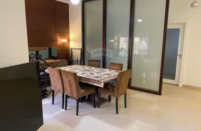 شقة - 2 غرف نوم - 2 حمامات للبيع في ذا فيلدج - المستثمرين الجنوبية - مدينة القاهرة الجديدة - القاهرة