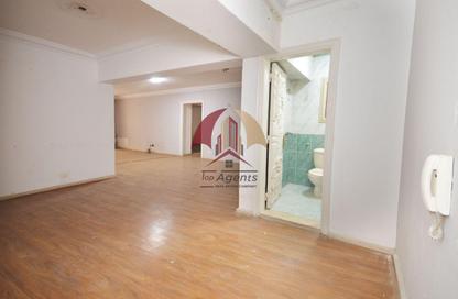 Apartment - 2 Bedrooms - 2 Bathrooms for sale in Smouha - Hay Sharq - Alexandria