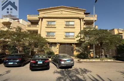 Apartment - 2 Bedrooms - 2 Bathrooms for sale in Al Narges 5 - Al Narges - New Cairo City - Cairo