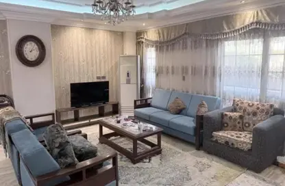 شقة - 3 غرف نوم - 2 حمامات للايجار في شارع الجزيرة - المستثمرين الجنوبية - مدينة القاهرة الجديدة - القاهرة