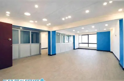 مساحات مكتبية - 4 غرف نوم - 1 حمام للايجار في شارع عمر لطفى-ميدان محطة الرمل - محطة الرمل - حي وسط - الاسكندرية