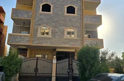 شقة - 3 غرف نوم - 2 حمامات للبيع في المجاورة الاولي - المنطقة الثامنة - مدينة الشروق - القاهرة