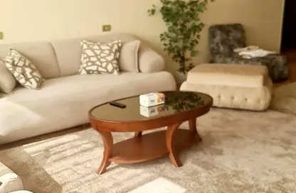 شقة - 3 غرف نوم - 2 حمامات للايجار في شارع شهاب - المهندسين - الجيزة