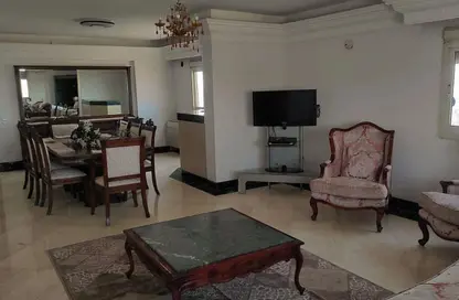 شقة - 3 غرف نوم - 3 حمامات للبيع في شارع عبد المنعم رياض - المهندسين - الجيزة