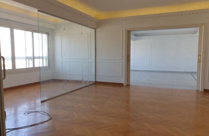 Apartment - 3 Bedrooms - 3 Bathrooms for rent in Mohamed Mazhar St. - Zamalek - Cairo