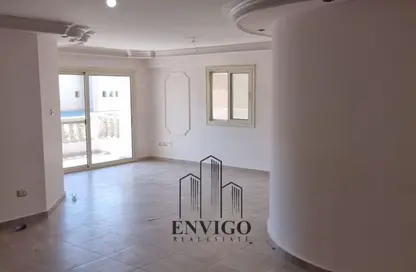 Apartment - 3 Bedrooms - 2 Bathrooms for sale in Al Mohandes Hamid Mahmoud St. - 10th Zone - Nasr City - Cairo