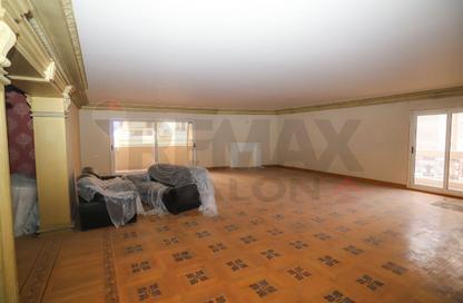 Apartment - 4 Bedrooms - 4 Bathrooms for sale in Albert Al Awal St. - Smouha - Hay Sharq - Alexandria