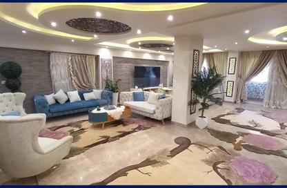 Apartment - 4 Bedrooms - 3 Bathrooms for sale in Kamal Eldin Salah St. - Smouha - Hay Sharq - Alexandria