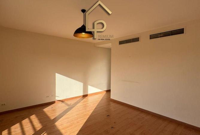 82104080 - Property Image 2
