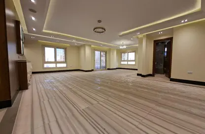 شقة - 3 غرف نوم - 3 حمامات للبيع في شارع نادي الصيد - الدقي - الجيزة