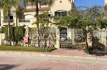 فيلا - 3 غرف نوم - 3 حمامات للبيع في الباتيو 5 ايست - الباتيو - كمبوندات الشروق - مدينة الشروق - القاهرة