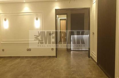 Apartment - 2 Bedrooms - 2 Bathrooms for sale in Stone Residence - 5th Settlement Compounds - The 5th Settlement - New Cairo City - Cairo