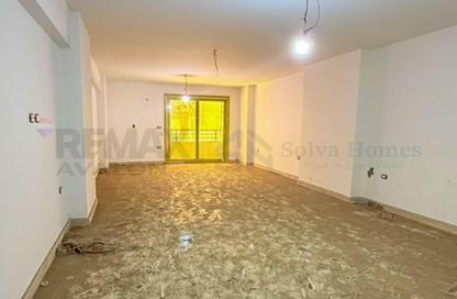 شقة - 3 غرف نوم - 3 حمامات للبيع في سابا باشا - حي شرق - الاسكندرية