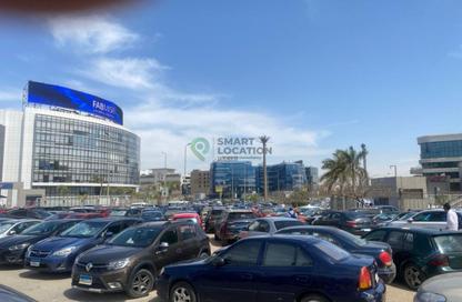 عيادة - استوديو - 1 حمام للبيع في مركز أعمال كيرنيل - شارع التسعين الشمالي - التجمع الخامس - مدينة القاهرة الجديدة - القاهرة