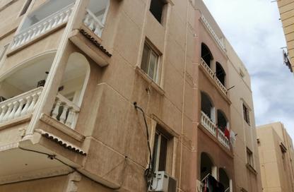 Apartment - 4 Bedrooms - 2 Bathrooms for sale in Al Gezira St. - South Investors Area - New Cairo City - Cairo