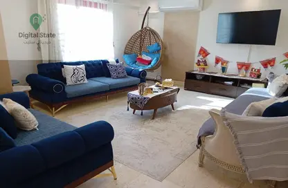 شقة - 3 غرف نوم - 2 حمامات للبيع في شارع عمر بن الخطاب - المنطقة العاشرة - مدينة نصر - القاهرة