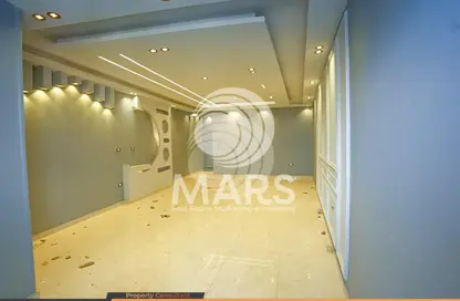 Apartment - 3 Bedrooms - 2 Bathrooms for sale in Canal Al Mahmoudya Bahari St. - Moharam Bek - Hay Wasat - Alexandria