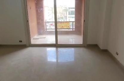 Apartment - 3 Bedrooms - 2 Bathrooms for rent in Green 3 - 2nd District - Sheikh Zayed City - Giza