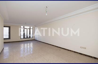 Apartment - 3 Bedrooms - 3 Bathrooms for sale in Al Geish Road - Laurent - Hay Sharq - Alexandria