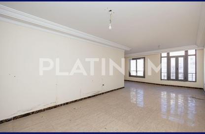Apartment - 3 Bedrooms - 3 Bathrooms for sale in Al Geish Road - Laurent - Hay Sharq - Alexandria