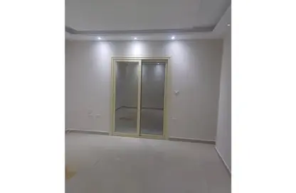 Office Space - 3 Bedrooms - 2 Bathrooms for rent in Ahmed Al Zomor St. - 9th Zone - Nasr City - Cairo