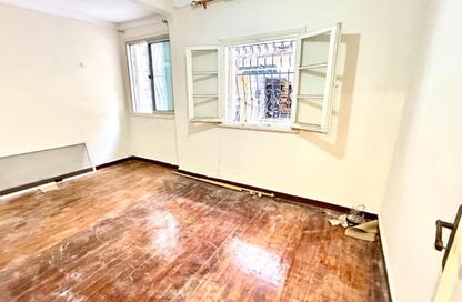 Apartment - 3 Bedrooms - 1 Bathroom for sale in Hussein Mahmoud Elshamy St. - Janaklees - Hay Sharq - Alexandria