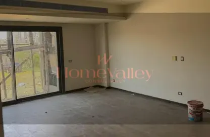 شقة - 2 غرف نوم - 2 حمامات للبيع في فيلدج ويست - كمبوندات الشيخ زايد - الشيخ زايد - الجيزة