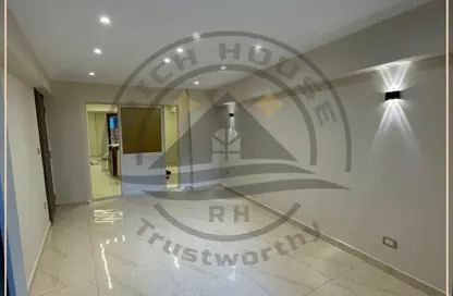 Office Space - 3 Bedrooms - 1 Bathroom for rent in Ademon Fremon St. - Smouha - Hay Sharq - Alexandria
