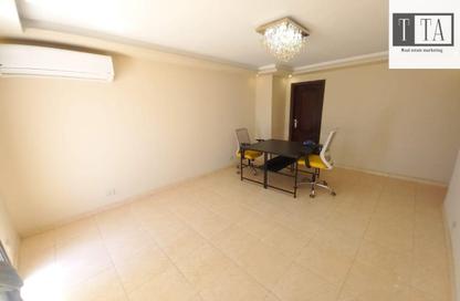 Apartment - 2 Bedrooms - 2 Bathrooms for rent in Sunrise - South Investors Area - New Cairo City - Cairo