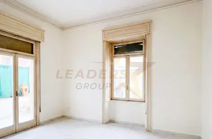 شقة - 5 غرف نوم - 2 حمامات للبيع في شارع فؤاد - محطة الرمل - حي وسط - الاسكندرية
