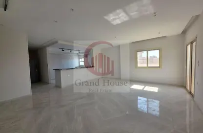 Apartment - 3 Bedrooms - 3 Bathrooms for rent in Area B - Ganoob El Acadimia - New Cairo City - Cairo