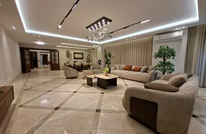 شقة - 4 غرف نوم - 3 حمامات للبيع في شارع شهاب - المهندسين - الجيزة