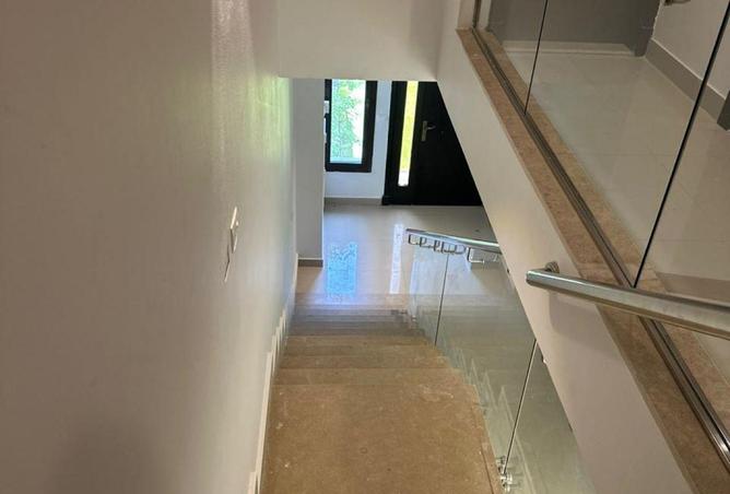 69832010 - Property Image 2