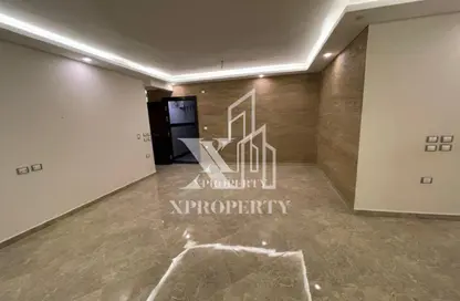 شقة - 3 غرف نوم - 2 حمامات للبيع في شارع 16 - الحي الحادي عشر - الشيخ زايد - الجيزة