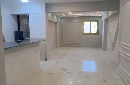 شقة - 3 غرف نوم - 2 حمامات للبيع في شارع الاسراء - المهندسين - الجيزة