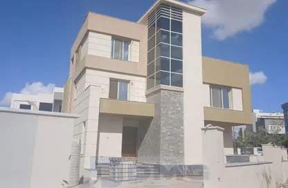 فيلا - 6 غرف نوم - 6 حمامات للبيع في جراند هايتس - التوسعات الشمالية - مدينة 6 أكتوبر - الجيزة