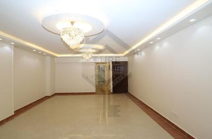 Apartment - 4 Bedrooms - 3 Bathrooms for rent in Shaarawy St. - Laurent - Hay Sharq - Alexandria