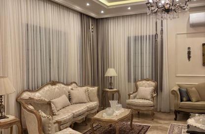 Villa - 5 Bedrooms - 4 Bathrooms for sale in Hyde Park - New Cairo City - Cairo