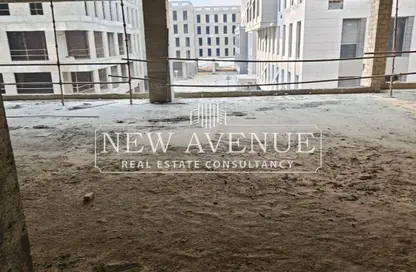 Office Space - Studio for sale in Swan Lake Residence - 5th Settlement Compounds - The 5th Settlement - New Cairo City - Cairo