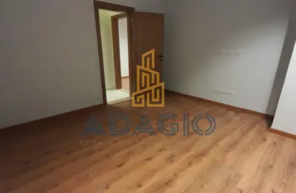 شقة - 3 غرف نوم - 3 حمامات للايجار في ذا كورت ياردز - كمبوندات الشيخ زايد - الشيخ زايد - الجيزة