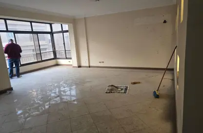 Apartment - 4 Bedrooms - 2 Bathrooms for sale in Al Zahraa St. - Dokki - Giza