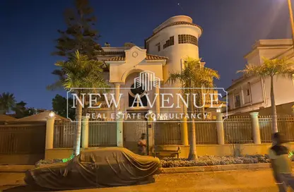 فيلا - 4 غرف نوم - 5 حمامات للبيع في الحي الثالث غرب - مدينة الشروق - القاهرة