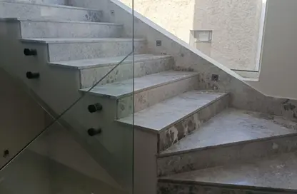 فيلا - 5 غرف نوم - 6 حمامات للايجار في نيو جيزة - طريق مصر اسكندرية الصحراوي - مدينة 6 أكتوبر - الجيزة