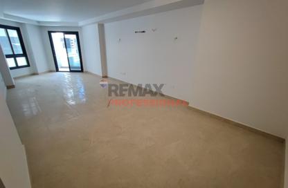 شقة - 3 غرف نوم - 2 حمامات للايجار في سكاي لاين - سموحة - حي شرق - الاسكندرية