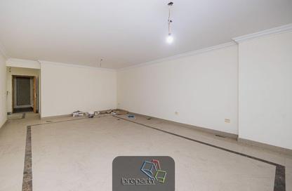 Office Space - 3 Bedrooms - 3 Bathrooms for rent in Al Ekbal St. - Laurent - Hay Sharq - Alexandria
