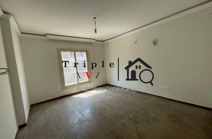 Apartment - 3 Bedrooms - 3 Bathrooms for rent in Cairo University Compound - Sheikh Zayed Compounds - Sheikh Zayed City - Giza
