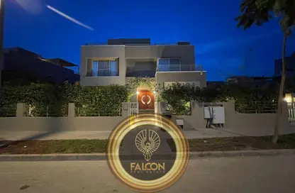 Townhouse - 5 Bedrooms - 3 Bathrooms for sale in El Patio 7 - 5th Settlement Compounds - The 5th Settlement - New Cairo City - Cairo